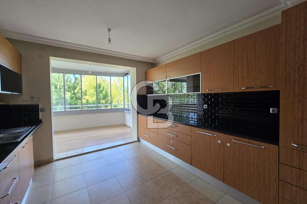 YAŞAMKENT'TE KONUTKENT YANI HAVUZLU SİTEDE 4+1 190 m2 DAİRE