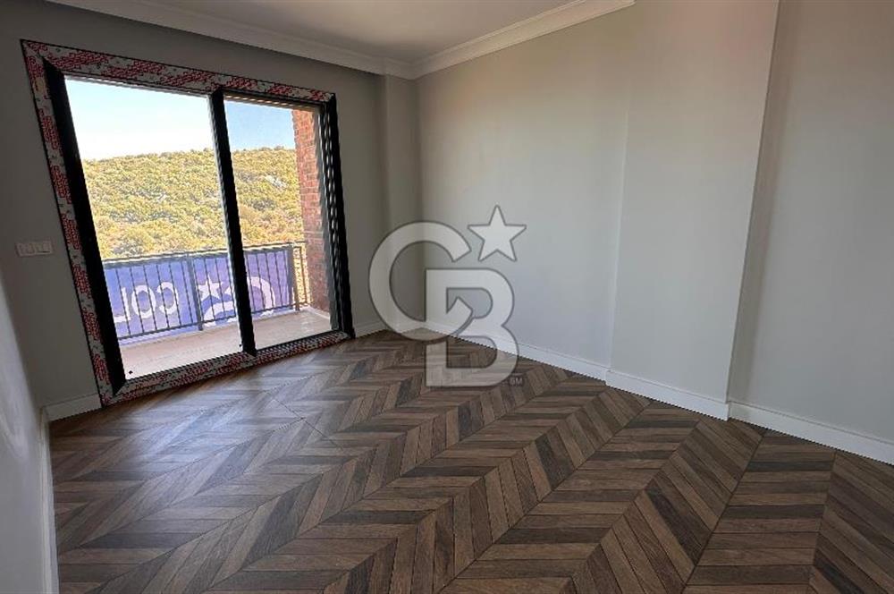 Karaburun Saip'te Deniz Manzaralı Geniş Bahçeli 3+1 Tripleks