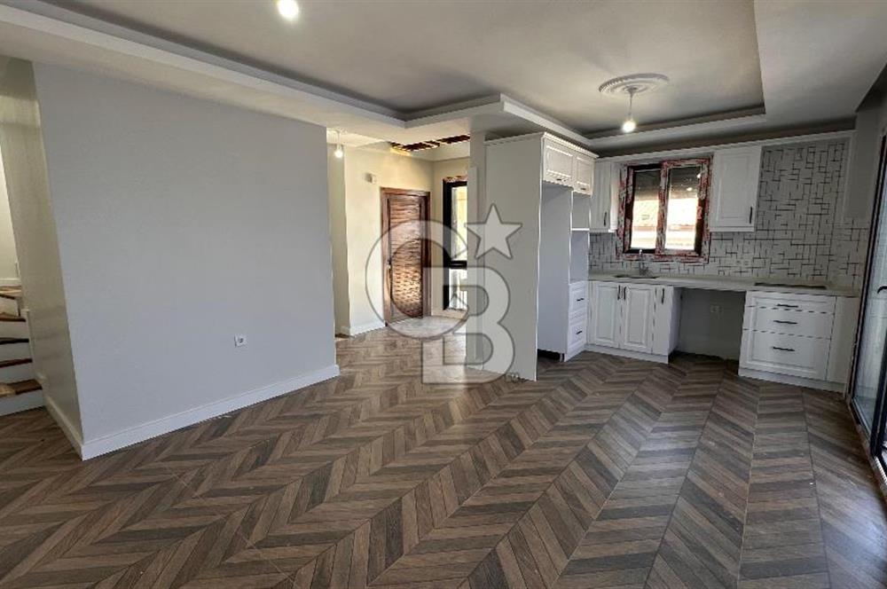 Karaburun Saip'te Deniz Manzaralı Geniş Bahçeli 3+1 Tripleks