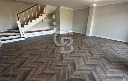 Karaburun Saip'te Deniz Manzaralı Geniş Bahçeli 3+1 Tripleks