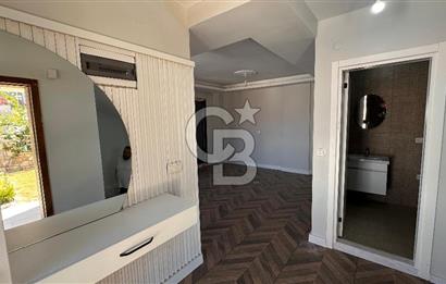 Karaburun Saip'te Deniz Manzaralı Geniş Bahçeli 3+1 Tripleks