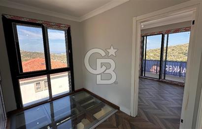 Karaburun Saip'te Deniz Manzaralı Geniş Bahçeli 3+1 Tripleks