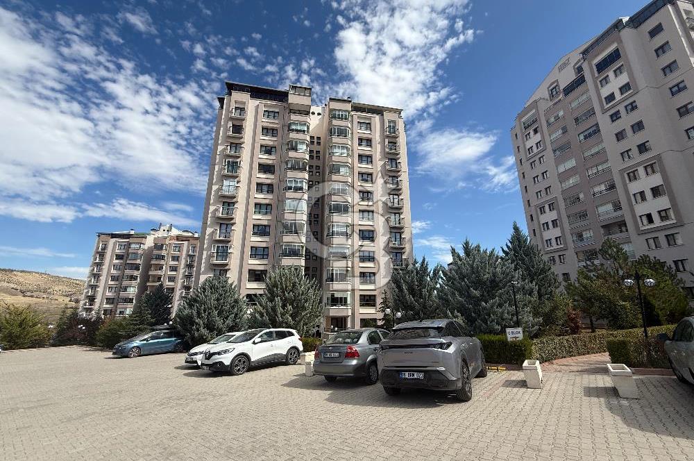 Yaşamkent Gülbeng Sitesi'nde Full Yapılı 4+1 Satılık Daire