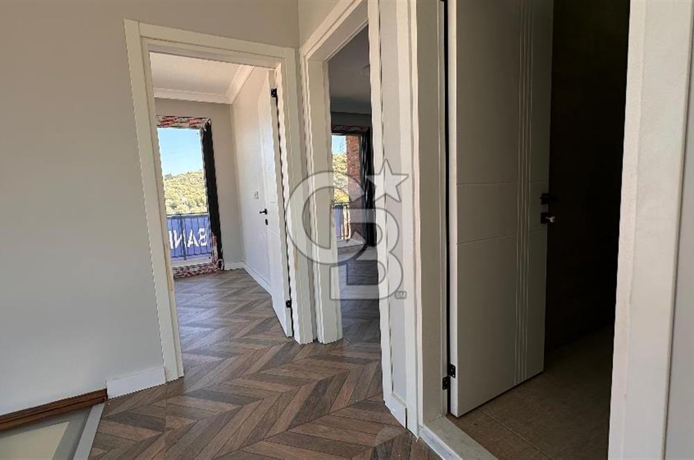 Karaburun Saip'te Deniz Manzaralı Geniş Bahçeli 3+1 Tripleks