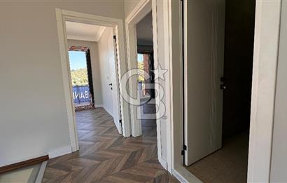 Karaburun Saip'te Deniz Manzaralı Geniş Bahçeli 3+1 Tripleks