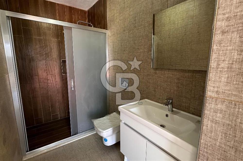 Karaburun Saip'te Deniz Manzaralı Geniş Bahçeli 3+1 Tripleks