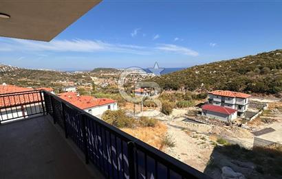 Karaburun Saip'te Deniz Manzaralı Geniş Bahçeli 3+1 Tripleks