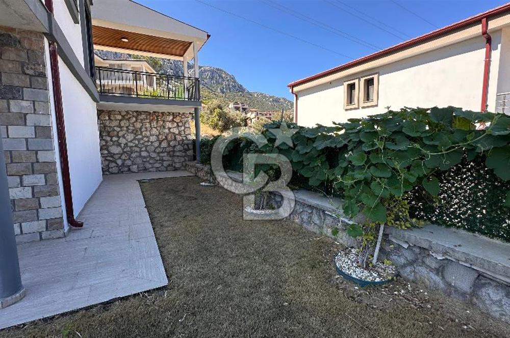 Karaburun Saip'te Deniz Manzaralı Geniş Bahçeli 3+1 Tripleks