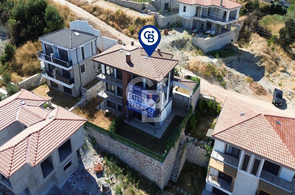 Karaburun Saip'te Deniz Manzaralı Geniş Bahçeli 3+1 Tripleks