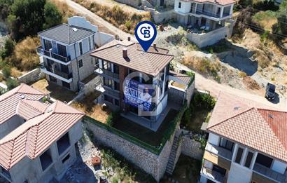 Karaburun Saip'te Deniz Manzaralı Geniş Bahçeli 3+1 Tripleks