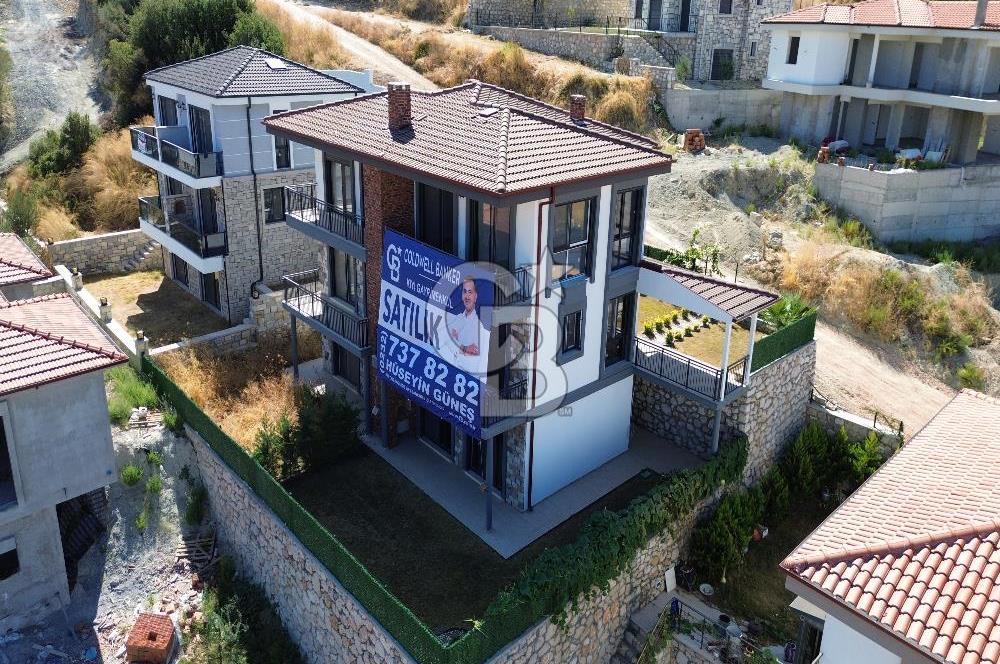 Karaburun Saip'te Deniz Manzaralı Geniş Bahçeli 3+1 Tripleks
