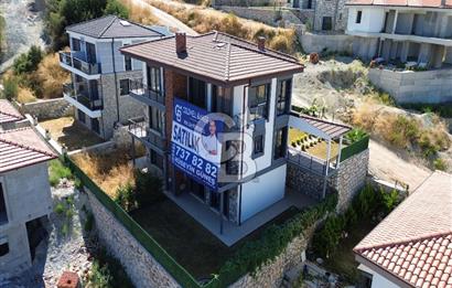 Karaburun Saip'te Deniz Manzaralı Geniş Bahçeli 3+1 Tripleks