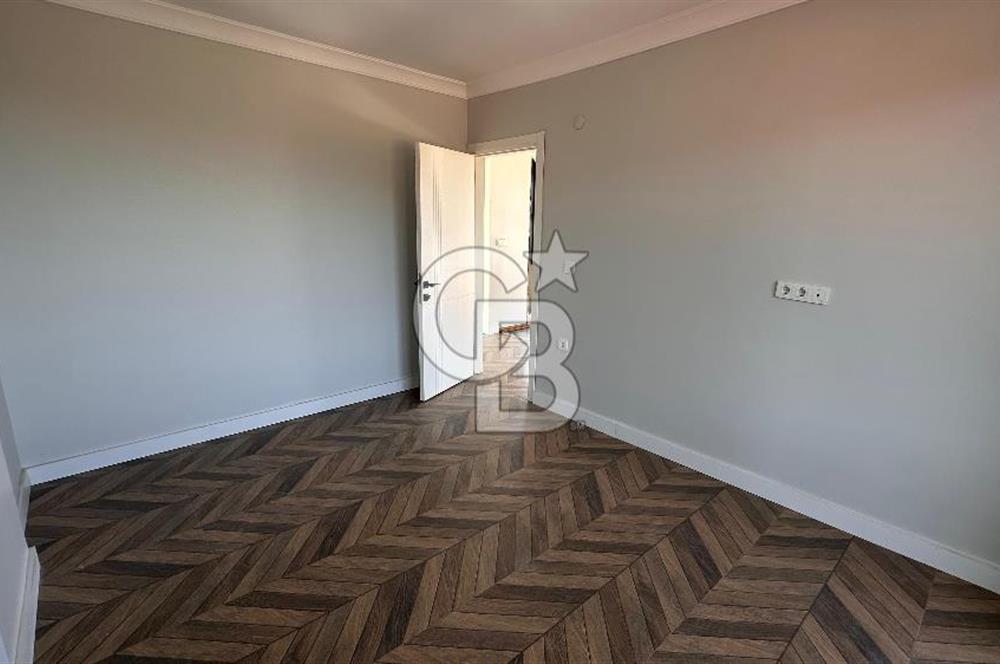 Karaburun Saip'te Deniz Manzaralı Geniş Bahçeli 3+1 Tripleks