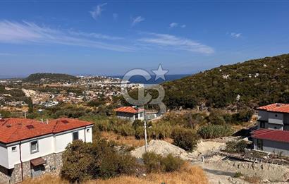 Karaburun Saip'te Deniz Manzaralı Geniş Bahçeli 3+1 Tripleks