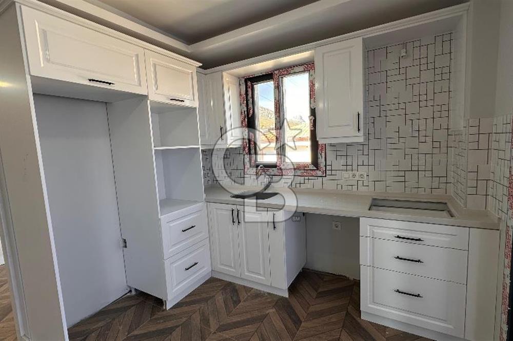 Karaburun Saip'te Deniz Manzaralı Geniş Bahçeli 3+1 Tripleks