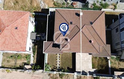 Karaburun Saip'te Deniz Manzaralı Geniş Bahçeli 3+1 Tripleks