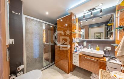 Granada Sitesi’nde Panoramik İzmir Manzaralı 3+1 Lüx Daire 