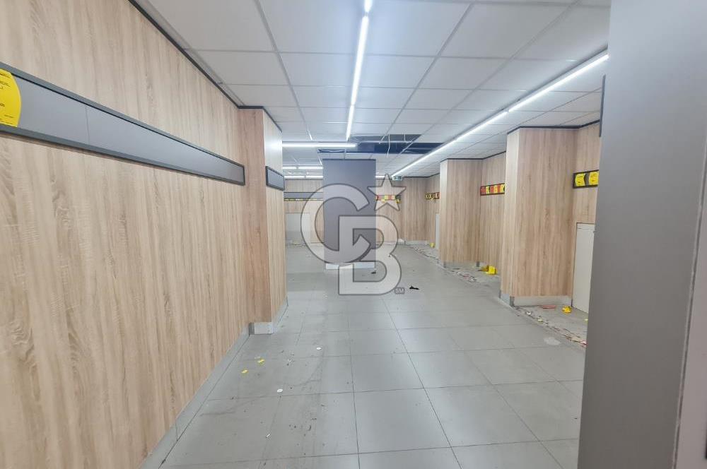 Kadıköy Acıbademde Yüksek Arsa Paylı Satılık  Dükkan