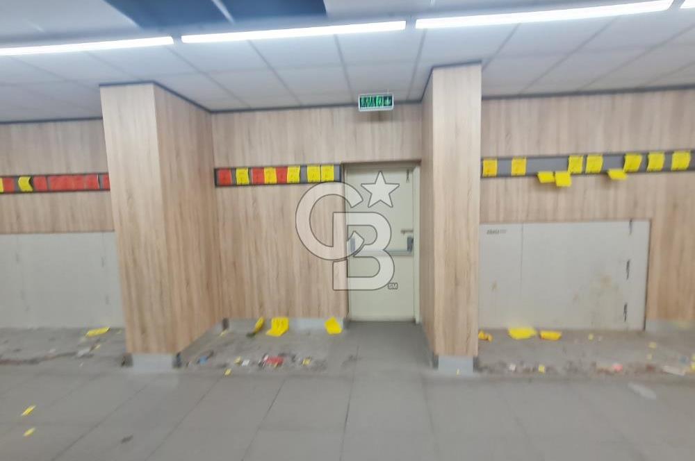 Kadıköy Acıbademde Yüksek Arsa Paylı Satılık  Dükkan