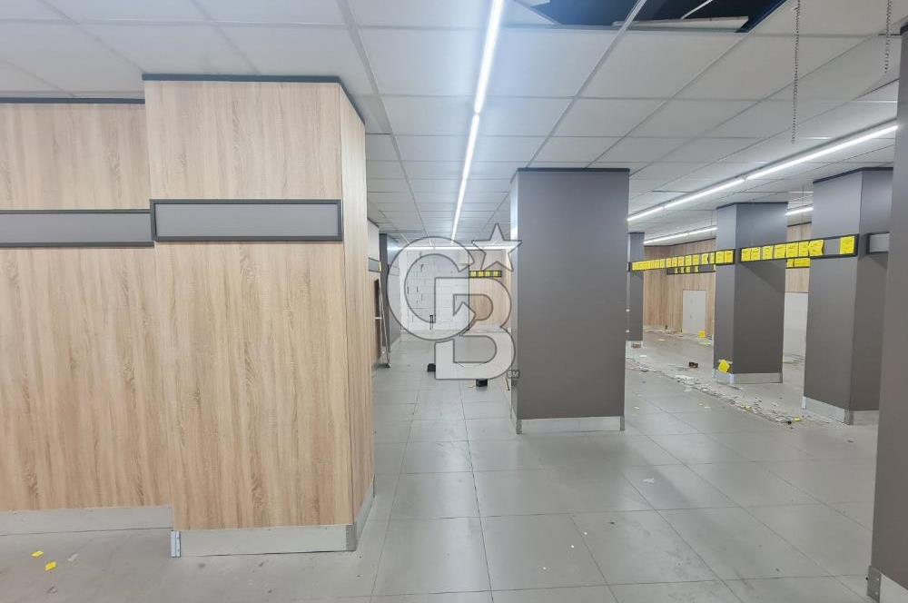 Kadıköy Acıbademde Yüksek Arsa Paylı Satılık  Dükkan