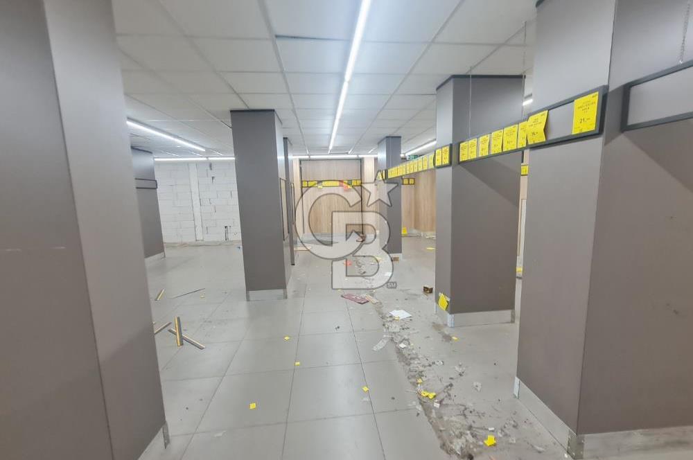 Kadıköy Acıbademde Yüksek Arsa Paylı Satılık  Dükkan