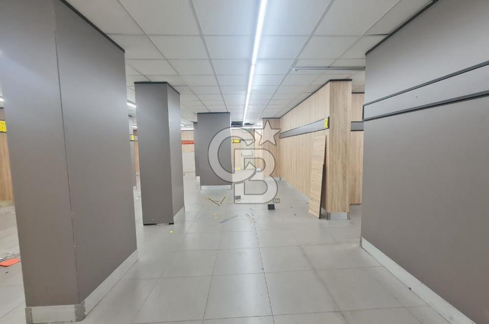 Kadıköy Acıbademde Yüksek Arsa Paylı Satılık  Dükkan