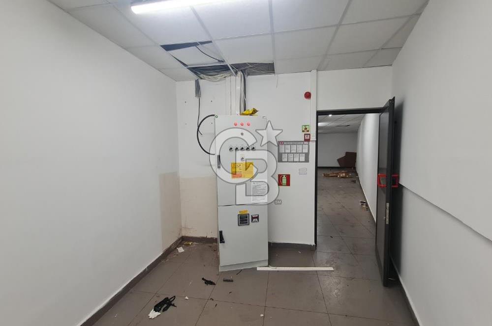Kadıköy Acıbademde Yüksek Arsa Paylı Satılık  Dükkan