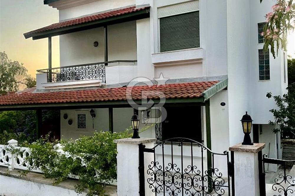 YONCAKÖY SİTESİ SATILIK VİLLA KÖŞE KONUM DENİZE 400 MT 