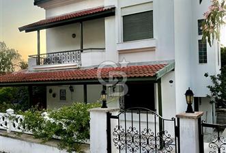 YONCAKÖY SİTESİ SATILIK VİLLA KÖŞE KONUM DENİZE 400 MT 