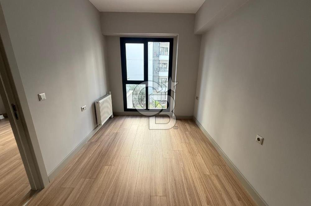 Park Yaşam Bornova'da Havuz Cephe 1+1 Kiralık Daire