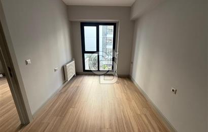 Park Yaşam Bornova'da Havuz Cephe 1+1 Kiralık Daire