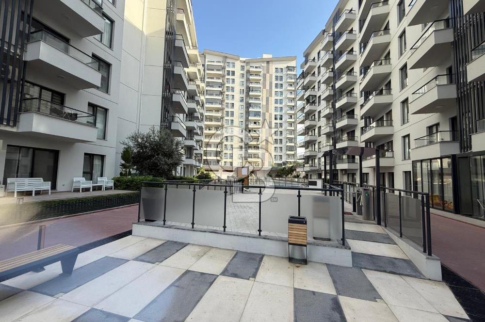 Park Yaşam Bornova'da Havuz Cephe 1+1 Kiralık Daire