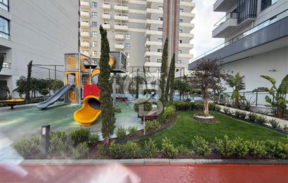 Park Yaşam Bornova'da Havuz Cephe 1+1 Kiralık Daire