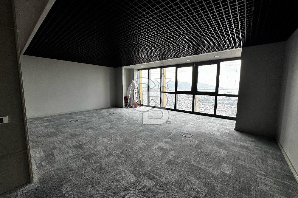 MAHAL BOMANTİDE 50.KATTA FULL DENİZ MANZARALI KİRALIK OFİS