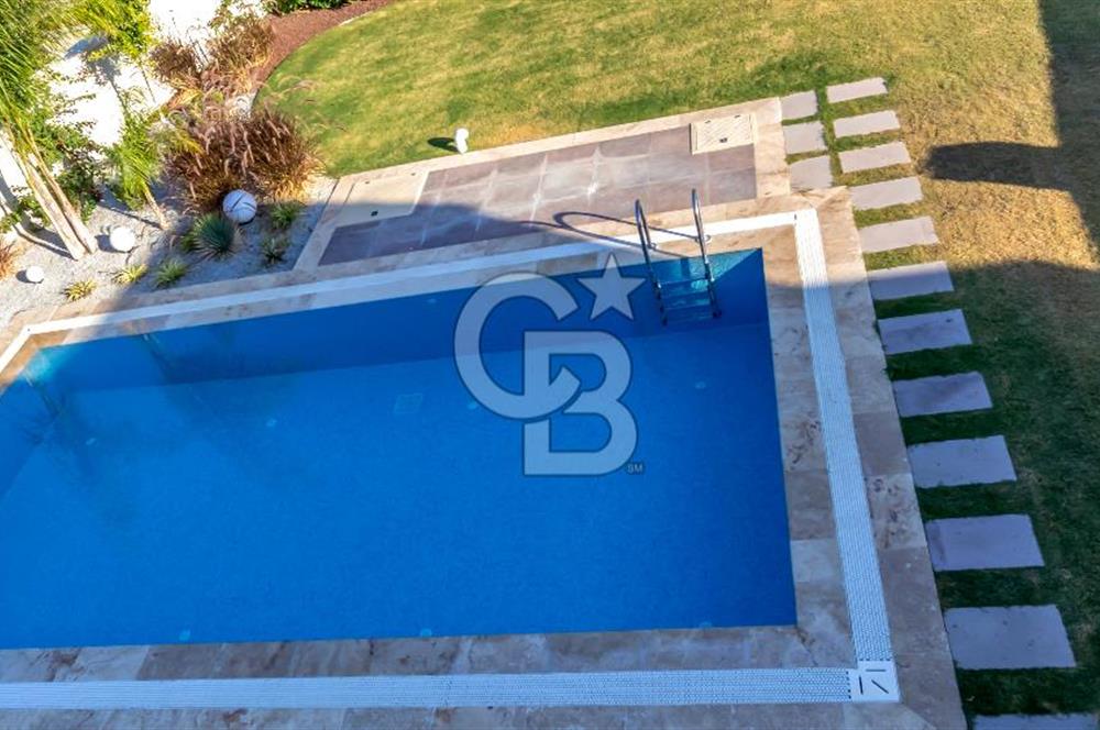 URLA KUŞÇULAR'DA SIFIR,PEYZAJLI, HAVUZLU 3+1 LÜKS VİLLA SATILIK