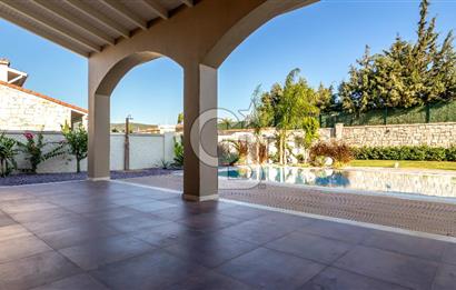 URLA KUŞÇULAR'DA SIFIR,PEYZAJLI, HAVUZLU 3+1 LÜKS VİLLA SATILIK