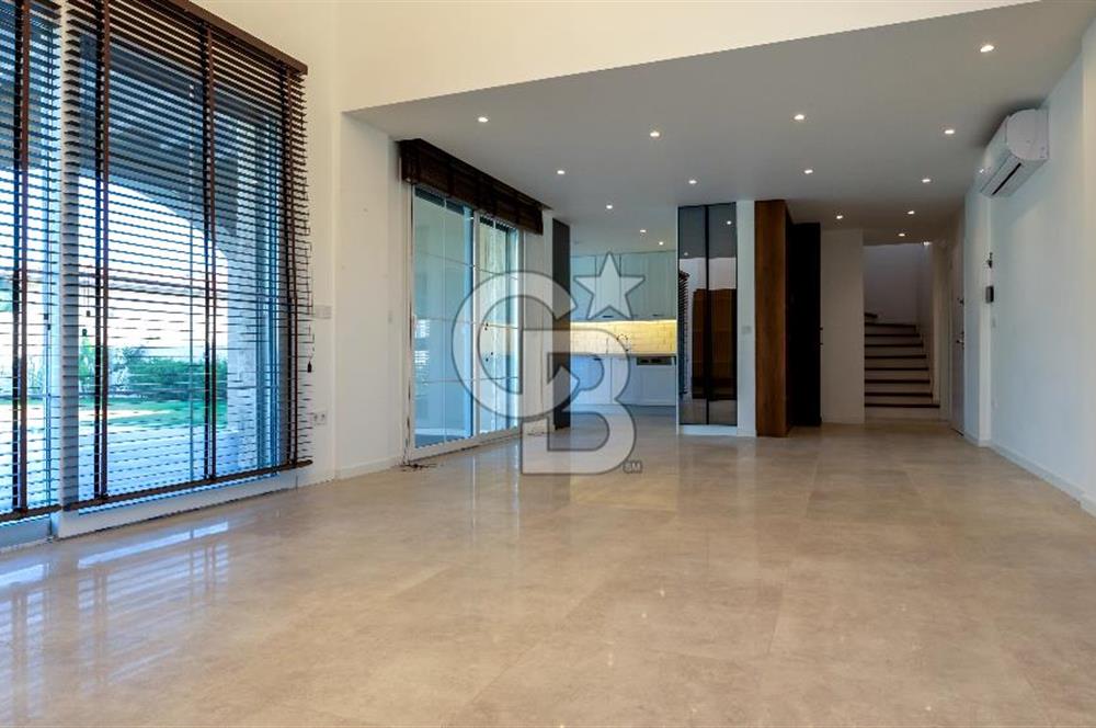 URLA KUŞÇULAR'DA SIFIR,PEYZAJLI, HAVUZLU 3+1 LÜKS VİLLA SATILIK