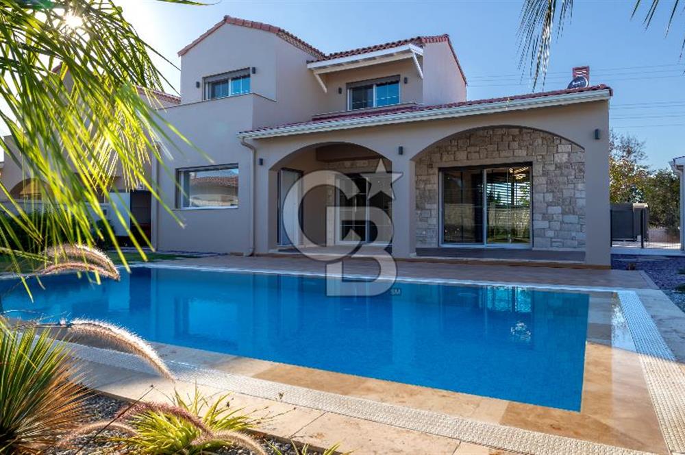 URLA KUŞÇULAR'DA SIFIR,PEYZAJLI, HAVUZLU 3+1 LÜKS VİLLA SATILIK