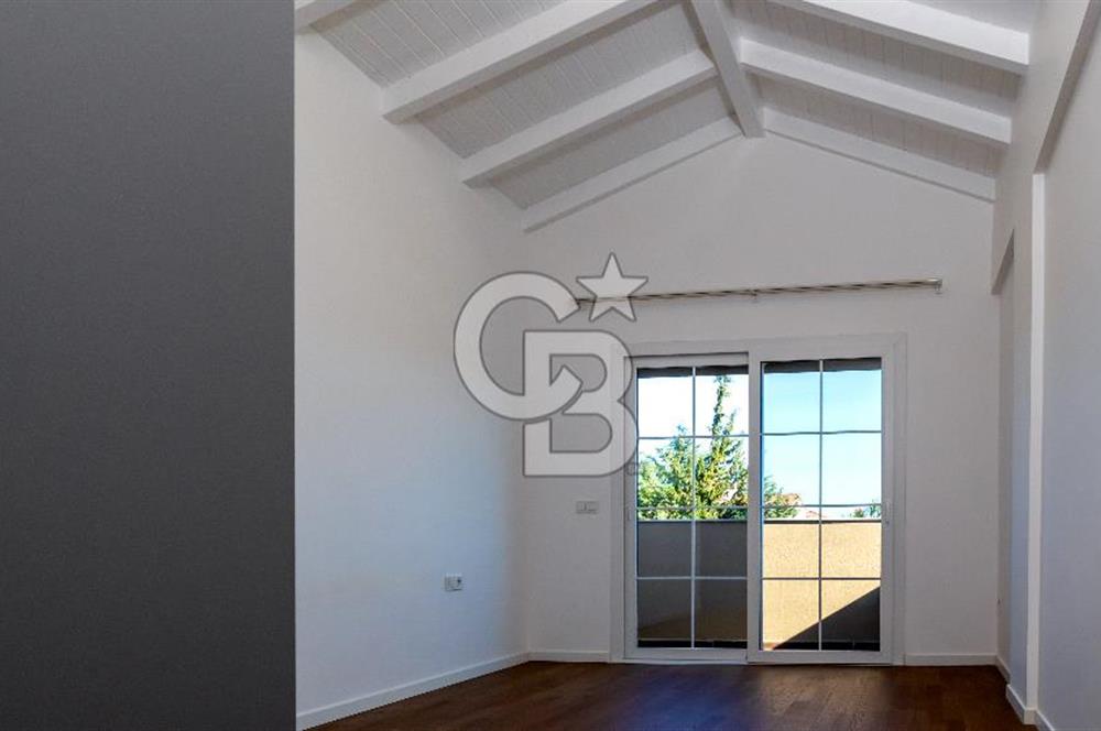 URLA KUŞÇULAR'DA SIFIR,PEYZAJLI, HAVUZLU 3+1 LÜKS VİLLA SATILIK