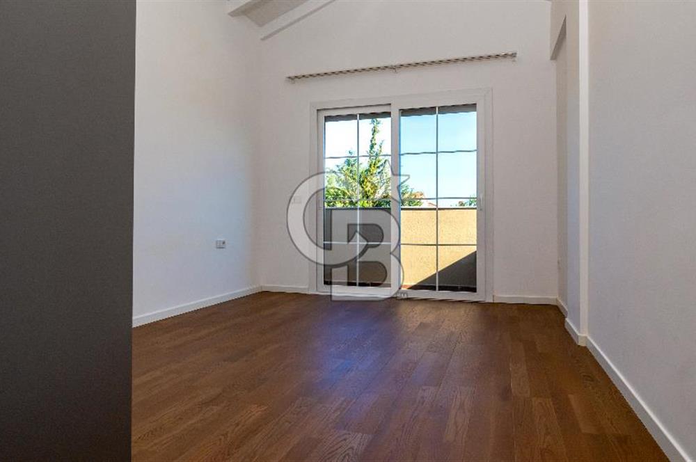 URLA KUŞÇULAR'DA SIFIR,PEYZAJLI, HAVUZLU 3+1 LÜKS VİLLA SATILIK