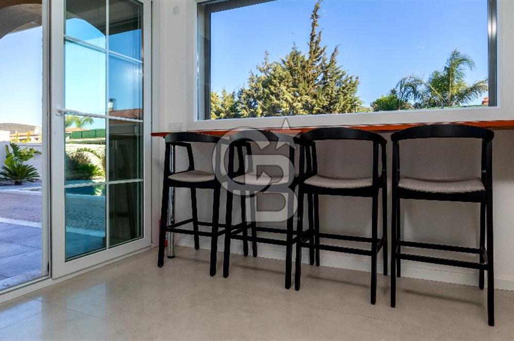 URLA KUŞÇULAR'DA SIFIR,PEYZAJLI, HAVUZLU 3+1 LÜKS VİLLA SATILIK