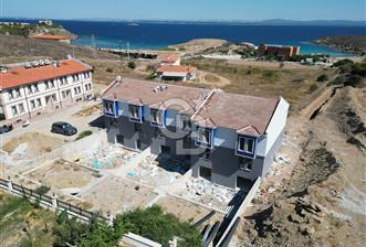 BOZCAADA'DA MÜSTAKİL BAHÇELİ 3+1 TERS DUBLEKS VİLLA FIRSATI
