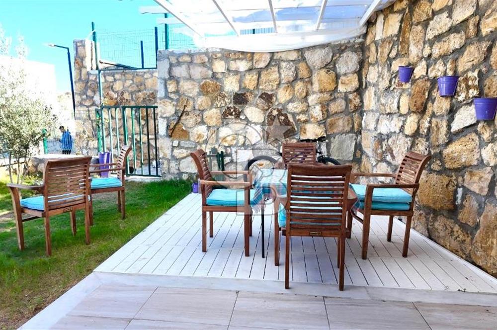FOÇA FOTAŞ TATİL KÖYÜ BAHÇE KULLANIM ALANI GENİŞ SATILIK DAİRE