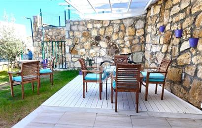 FOÇA FOTAŞ TATİL KÖYÜ BAHÇE KULLANIM ALANI GENİŞ SATILIK DAİRE