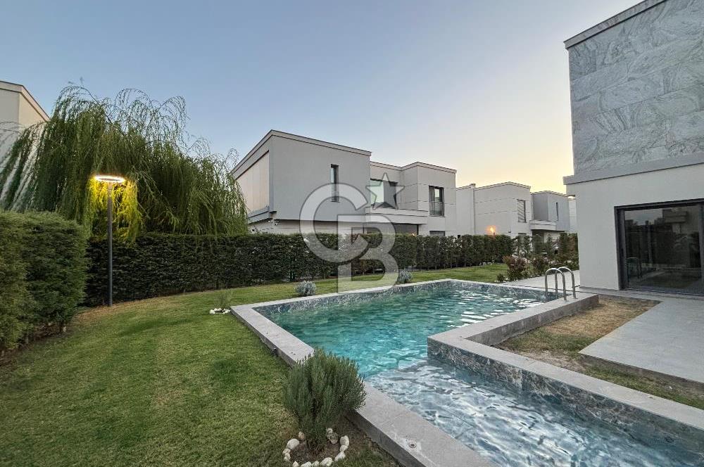 Sasalı 5+1 Müstakil Havuzlu Satılık Villa