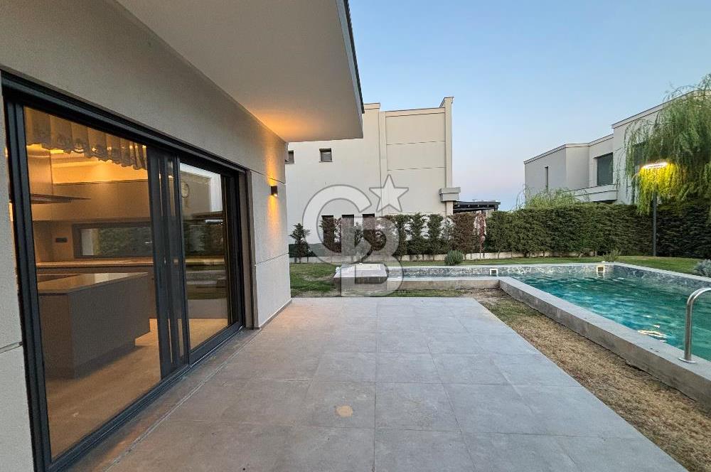 Sasalı 5+1 Müstakil Havuzlu Satılık Villa