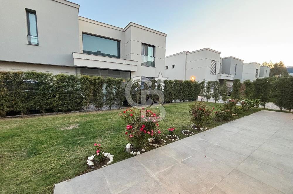 Sasalı 5+1 Müstakil Havuzlu Satılık Villa