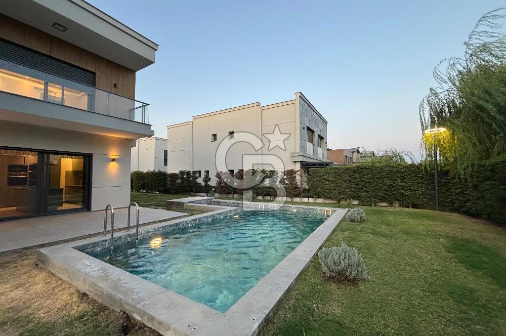 Sasalı 5+1 Müstakil Havuzlu Satılık Villa