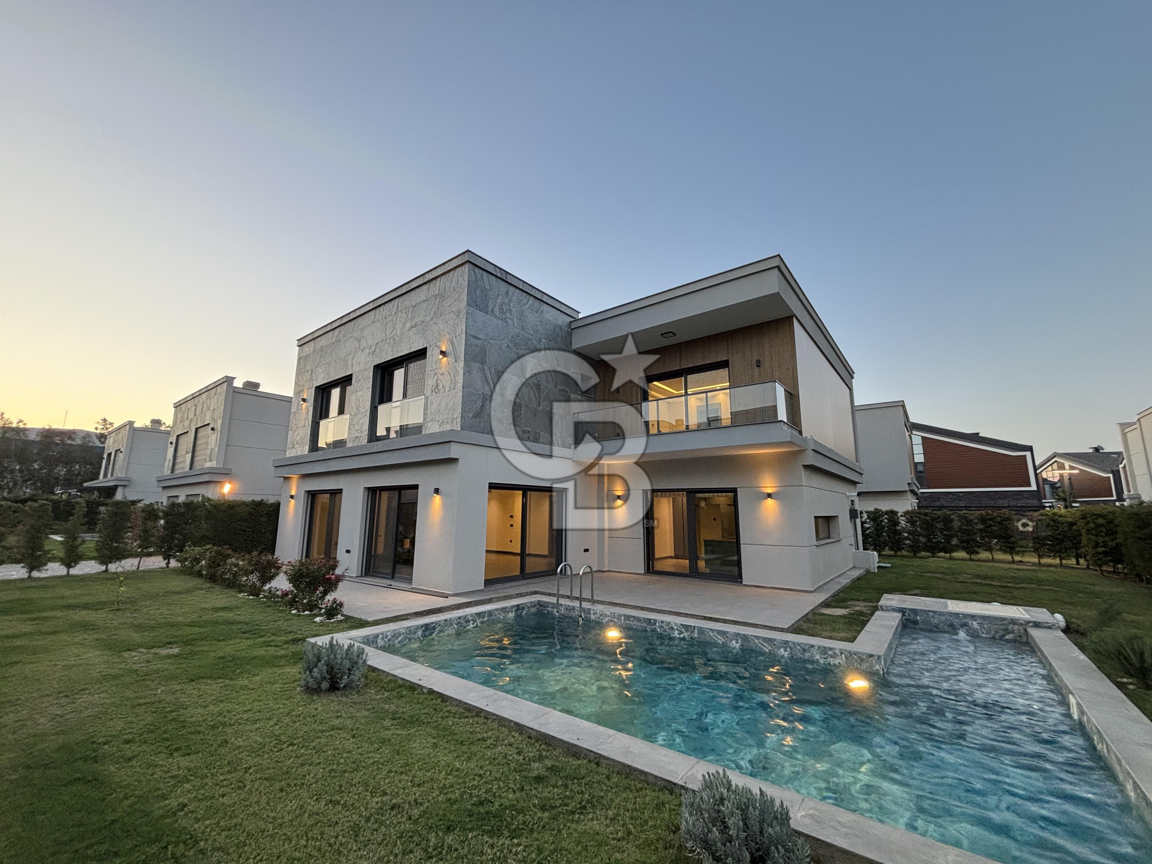 Sasalı 5+1 Müstakil Havuzlu Satılık Villa