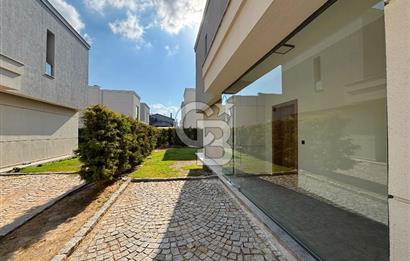 Sasalı 5+1 Müstakil Havuzlu Satılık Villa